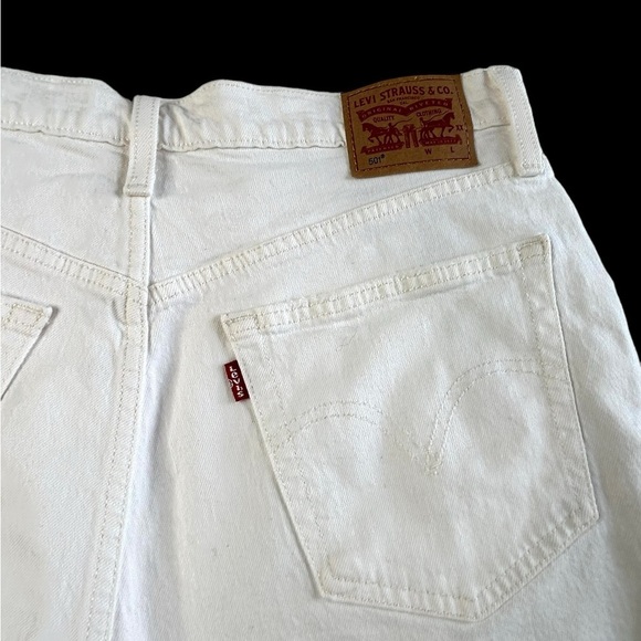 Levi's 501 High Waist Button Fly Cut Off Denim Shorts Waist 32 White Cream - Picture 8 of 16